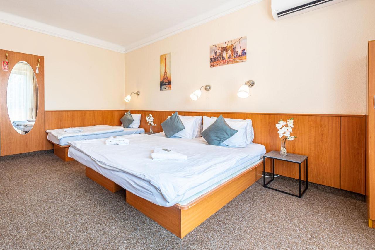 Korona Panzio Bed & Breakfast