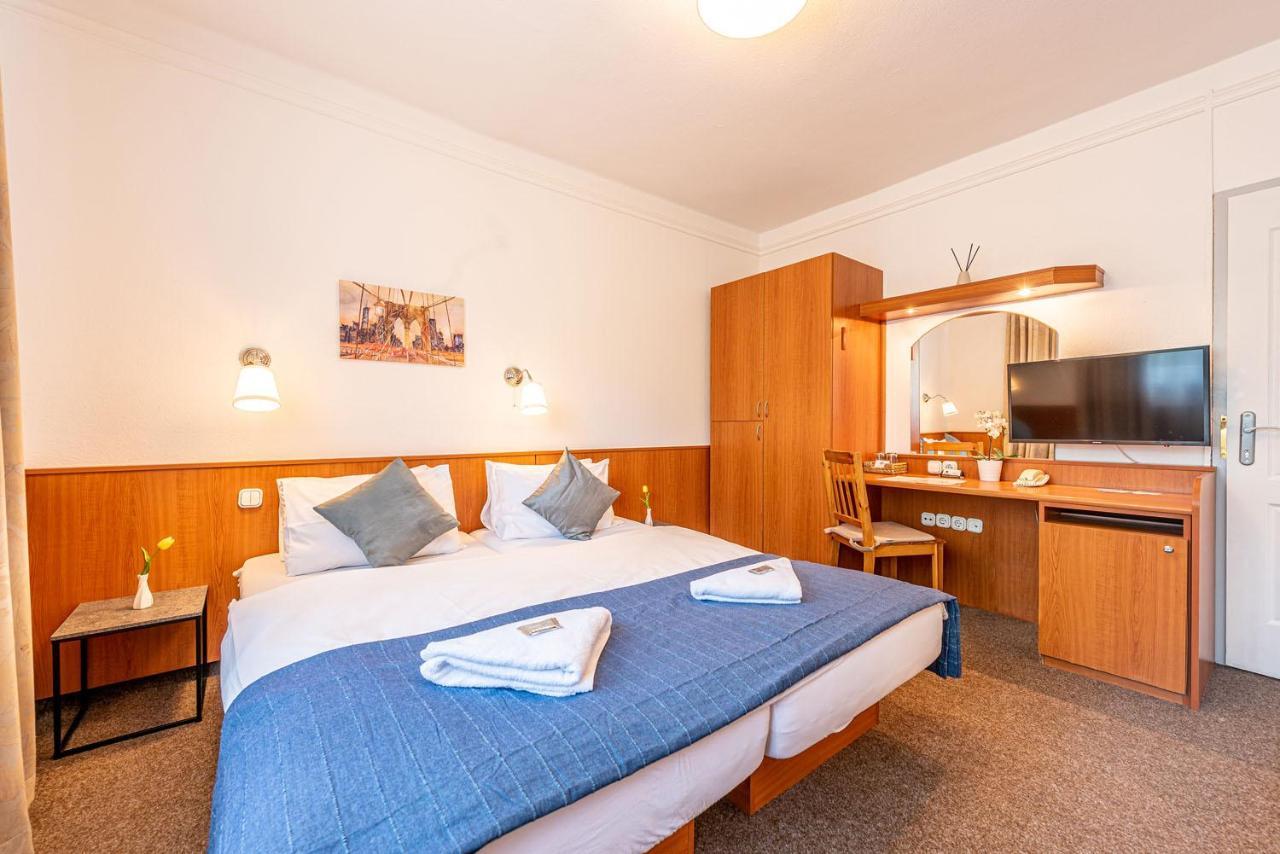 Bed & Breakfast Korona Panzio 3*