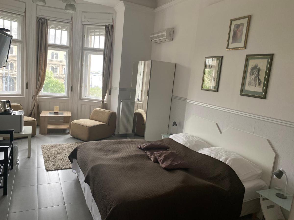 Bed & Breakfast Butterfly Danube 3*