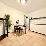 Budget Apartment by Hi5- Károly 16