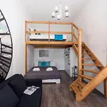 Central Quiet Studio B&B, airport connection