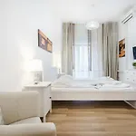 Bpr B4 Club Apartment