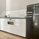 Standard Apartment By Hi5 - 2 Bedroom Suite In The Center