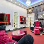 Red Passion Deluxe Home At Gozsdu