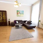 Elegant Apartment With Buda Castle View