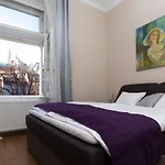 Elegant Apartment With Buda Castle View