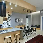 ORANGEHOMES Unique design 3 bathrooms flat