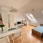 Orangehomes Large Studio Apartment Erkel Street