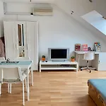 Orangehomes Large Studio Apartment Erkel Street