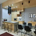 Orangehomes Unique Design 3 Bathrooms Flat