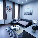Danube Bank Apartment With Sauna/A.C