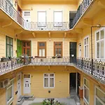 V27 Vadasz Apartment