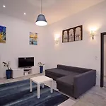 Rumbach Apartment