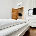 Premium Apartment By Hi5 - Central 3 Bedroom