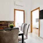 Premium Apartment By Hi5 - Central 3 Bedroom