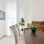 Premium Apartment By Hi5 - Central 3 Bedroom