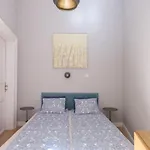 New York Cafe Apartment In Center