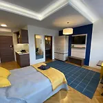 Frank & Fang Apartments Mk1
