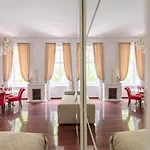 Music Academy Suite Cafe Vian Apartman Kft
