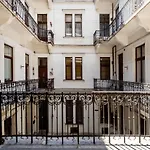 Downtown Luxury Jacuzzi Apartment