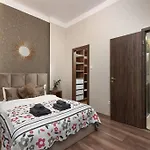 Smart Hidden Gem Art-Deco Residence