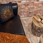 Very Stylish And Central Ac Apartment