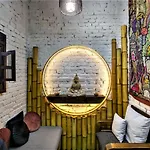 Goldcentral Apartment Art B6