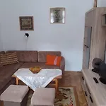 Julia Apartman.