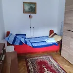 Julia Apartman.