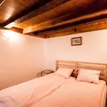 Quiet Apartment Just 10 Minutes From The Center