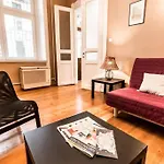 Quiet Apartment Just 10 Minutes From The Center