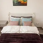 Amphora Luxury Apartment With Free Private Parking And Cozy Balcony