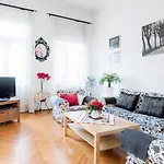 Central Budapest Apartment VÁCI UTCA