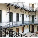 Edit\'S Place
