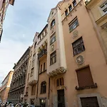 D.Five Aradi B Apartment