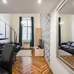 Bpr Robinia Downtown Apartment
