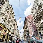 Bpr Robinia Downtown Apartment