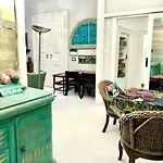 Arty Studio Flat At City Center