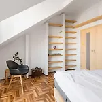 Relax Into Loft Living At A Light-Filled City Escape