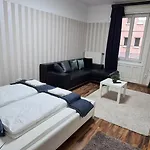 Elegant Apartment In The Hearth Of Budapest