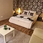 Elegant Apartment In The Hearth Of Budapest