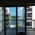 Imádnivaló medencés hotellakás szaunával.
