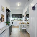 Premium Studio Szervita Square