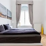 Bpr Sophisticated Astoria Suite With Balcony