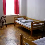 11Th Hour Cinema Hostel