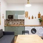 Industrial Style Appartment With Ac Steps To Gozsdu