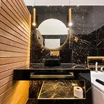 St Stephen Luxury Suit with Jacuzzi&Sauna