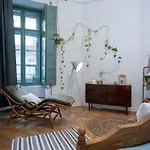 Cozy Boho Apartment, Super Central, Parliament, Netflix