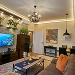 R7 Design Apartment - Hostaid