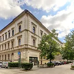 Roses Square Apartman